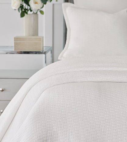 KIKI MATELASSE COVERLET